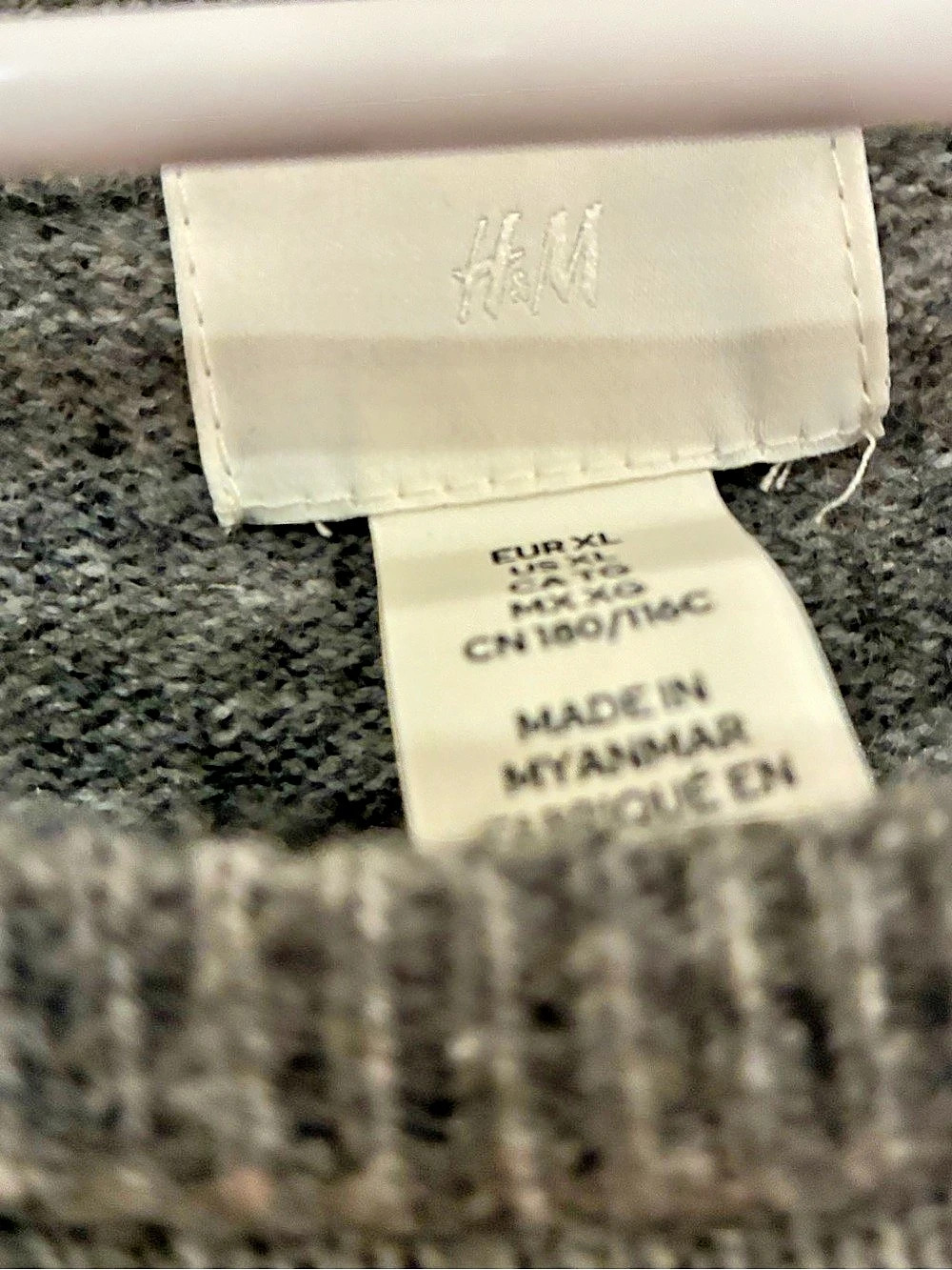H&Medium Gray Crew Neck Sweater Size Medium - Picture 3 of 4